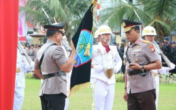 Siap Pimpin Polda Sulut, Irjen Pol Roycke Harry Langie  Terima Pataka Maesa’an Waya