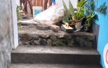 Satgas TMMD Melakukan Pengecoran Tangga Kantor Kelurahan Girian Permai
