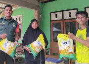 TNI Hadir untuk Rakyat, Serda Jemsi Rende Menyusuri Jalan Desa Salurkan Beras Murah