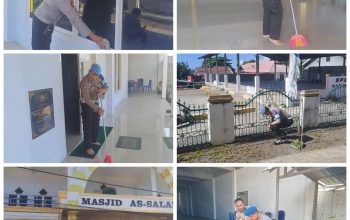 Kasi Propam Polres Bitung IPTU Iwan Setiyabudi Pimpin Bakti Sosial Religi di Masjid As-Salam Pinokalan
