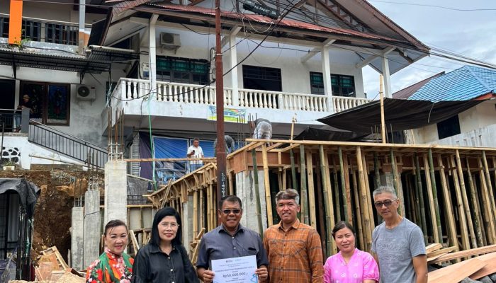 Pelni Bitung Salurkan Bantuan Rehabilitasi Dua Tempat Ibadah di Manado