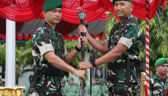 Letkol Inf Widyastomo E.N. Terima Tongkat Komando Yonif 713/ST