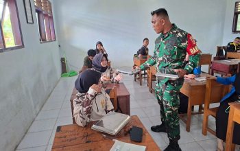 Babinsa Kwandang Dampingi Penyaluran Makan Bergizi Gratis di SMKN 1 Gorut